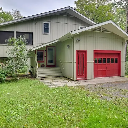 Spacious Tolland Home With Deck And Screened Porch!